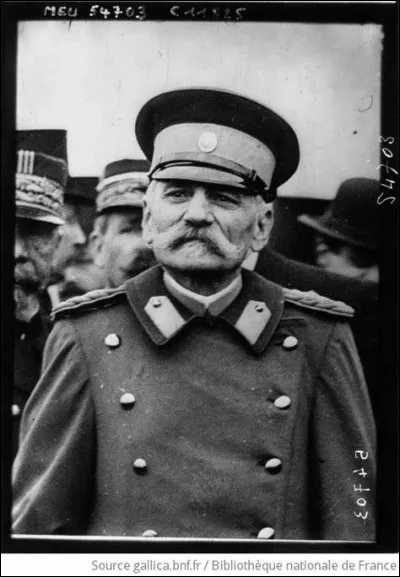 Quel geste fort a accompli le roi Pierre Ier de Serbie pendant la guerre, qui a marqu&eacute; les Fran&ccedil;ais ?