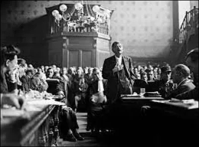 Du 4 au 9 octobre 1945 a lieu le procès de ce dirigeant collaborationniste : il s'agit de ...