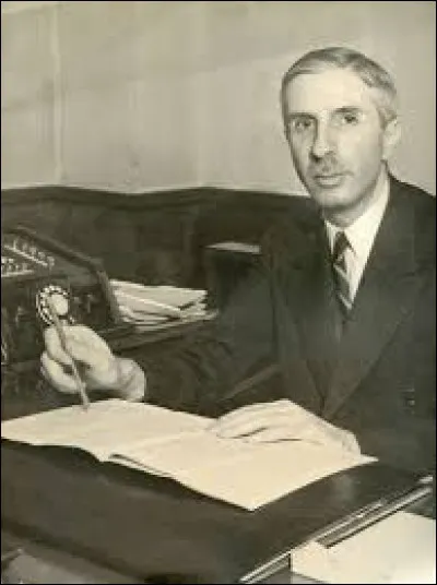 Que créent les ordonnances des 4 et 19 octobre 1945 ?