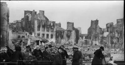 Les dernières villes françaises libérées, les 9, 10 et 11 mai, soit après la capitulation de l'Allemagne nazie, sont ...