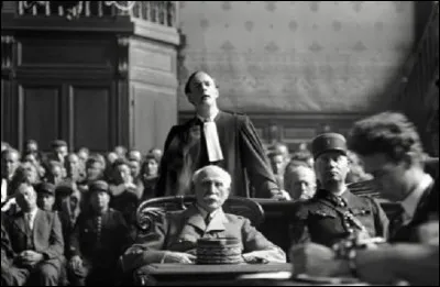 Le procès du maréchal Pétain débute le 23 juillet 1945 devant la Haute Cour de justice ; au terme du procès, le 15 août, de quoi est-il déclaré coupable ?
