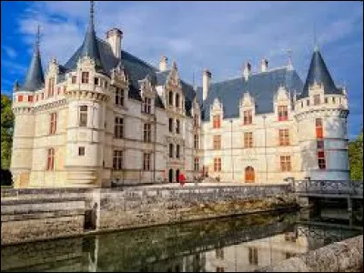 Aujourd'hui nous démarrons notre balade devant un des châteaux de la Loire très connus : celui d'Azay-le-Rideau. Ville du Centre-Val-de-Loire, traversée par l'Indre, elle se situe dans le département ...