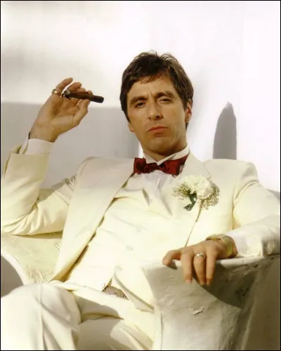 Quel acteur incarne Tony Montana dans "Scarface" (1983) ?