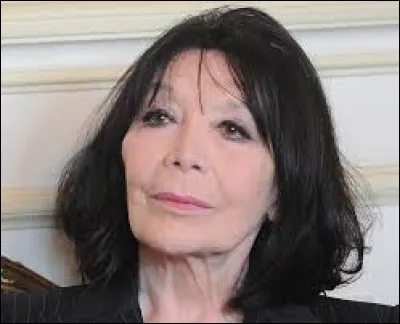 Quel était le surnom de la chanteuse et actrice, Juliette Gréco (1927-2020) ?