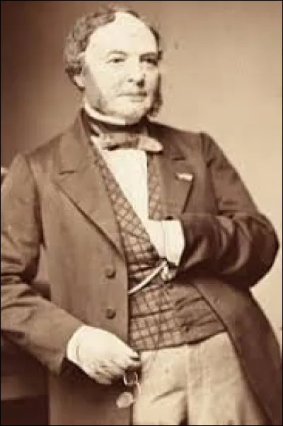 Louis Hachette (1800-1864) est un éditeur qui fonda, en 1826, une maison d'édition qui porte son nom. En 2020, à quel rang se situait ce groupe éditorial ?