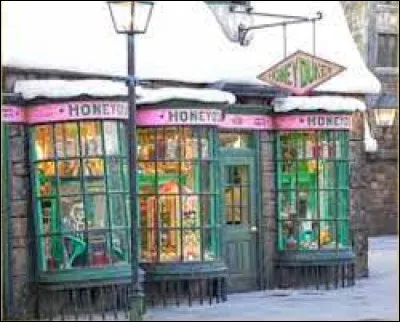 Quelle est une des confiseries de Honeydukes qu'Hermione envoie à ses parents ?
