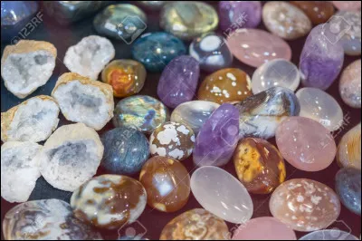 Quelle pierre précieuse est associée à ce prénom ?