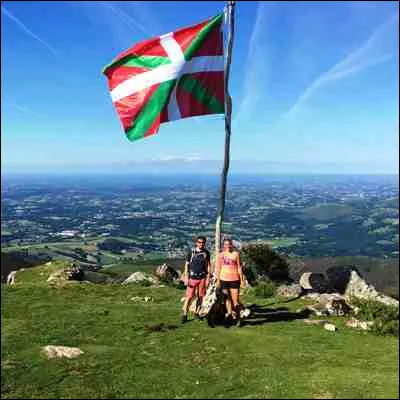 Quel fruit protégé par une AOP est fêté fin octobre dans le Pays basque ?