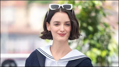 Deux de ces uvres avec cette actrice sont des films. Vous devez retrouver celle qui est une série.