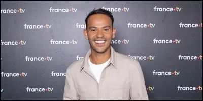 En quelle année a été diffusé le deuxième documentaire de ce journaliste, intitulé "Des cris dans le stade, enquête sur le racisme dans le football" ?