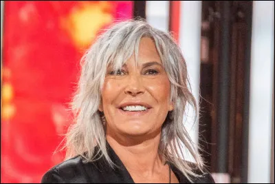 Cette chanteuse a écrit le texte suivant, vous devez retrouver le titre de la chanson : "Je vends ma carte chance et je puise dans la caisse / On a bien mérité / De toucher une avance si c'est pour rendre la caisse / À la communauté / Je passe à l'action quitte à monopoliser l'attention / Et rester quelques tours en prison".