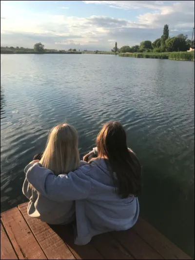 Quel est le prénom de la meilleure amie d'Iris ?