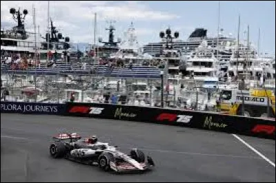 Km 104,2 : Côte de Cavron Saint-Martin. Pendant la Révolution, les saints étaient bannis, comment s'appelait la commune ?