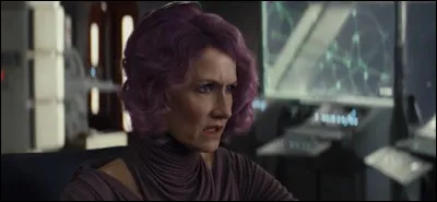 Comment s'intitule ce film réalisé par Rian Johnson, avec Dern dans le rôle d'Amilyn Holdo ?