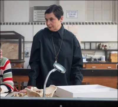 Rossellini joue Enid Zabala dans ce film de Susanna Fogel, qui est...