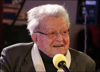 Qui est cet animateur radio, auteur de cette citation : ''On peut parler à quelqu'un, dans le train, mais il est plus correct de lui parler dans l'oreille.'' ?