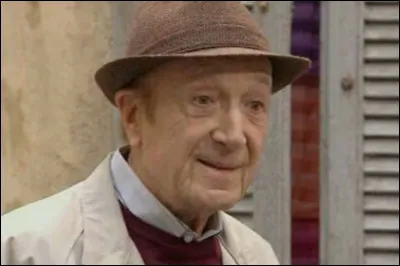 Roland Copé, père de l'homme politique Jean-François Copé, est un imminent chirurgien cancérologue et acteur à ses heures perdues. Dans quelle série a-t-il joué de 2008 à 2014 ?