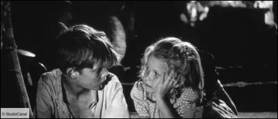 Cinéma : Comment se prénomme la petite fille jouée par Brigitte Fossey dans le film "Jeux interdits" de René Clément ?