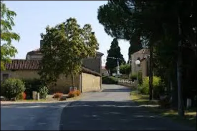Je vous emmène en Gascogne, dans la région naturelle de l'Astarac, à Clermont-Pouyguillès. Village de l'aire d'attraction Auscitaine, il se situe dans le département ...