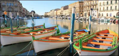 Quelle ville française est surnommée la Venise du Sud pour ses canaux et son ambiance estivale ?