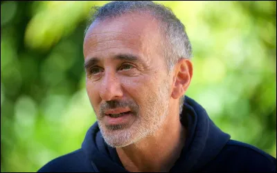 Qui est cet humoriste, acteur, scénariste, réalisateur est auteur de l'album ''Sur le fil'' ?