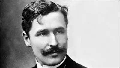 Qui est ce dramaturge, auteur du vaudeville ''Un fil à la patte'' ?