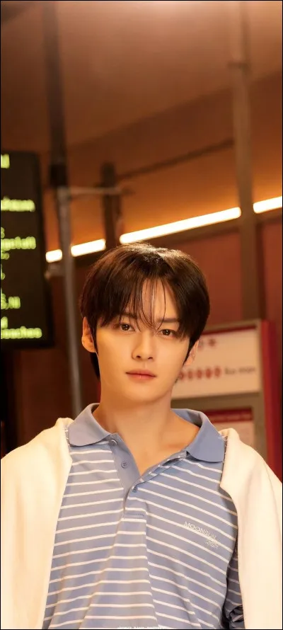 Quelle taille fait Lee Know ?