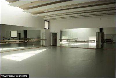 Par quoi commence-t-on un cours de danse classique ?