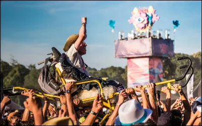 Depuis quand le festival des Vieilles Charrues a-t-il été créé ?