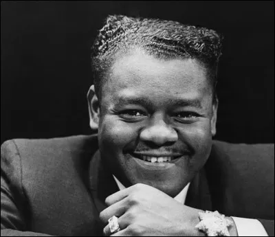 Qui est ce chanteur, coauteur du titre ''My Girl Josephine'' ?