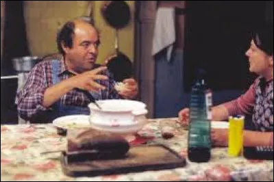 Gare à la Garonne. Jehan.

Fais gaffe où tu mets ton pied
Ici ou sur l'autre quai
Toi, ---

Qui prévient-il ainsi ?