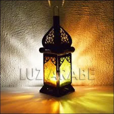 Le Rhône et la Saône. Camille Jacquemot.

Cest un prince charmant qui se nomme le Rhône
Enfant de --- et des glaciers géants,
Il se rend à Lyon pour emporter la Saône
Vers les rivages bleus des vastes océans.

De qui est-ce l'enfant ?