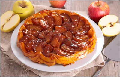 Quel est le nom de cette tarte aux pommes caramélisées dont la pâte recouvre la garniture avant cuison ?