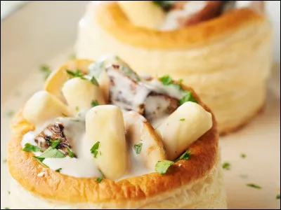 Quelle pâte est utilisée pour préparer des bouchées à la reine ?