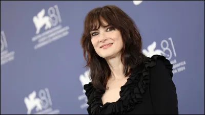 Comment s'appelle l'actrice de Joyce Byers ?