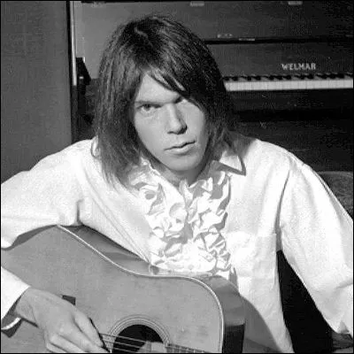 Avec quel album, sur lequel figure la chanson "Heart of Gold", Neil Young a-t-il atteint le sommet du hit-parade américain ?