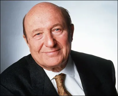 Qui est cet écrivain français, auteur du livret de l'opérette de Charles Aznavour ''Monsieur Carnaval'' ?