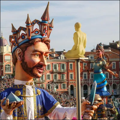 Que fait-on du roi du carnaval à la fin du carnaval de Nice ?