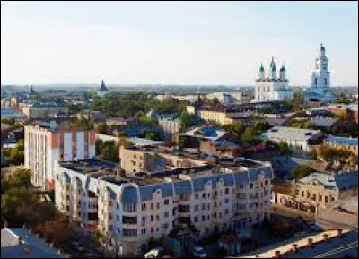 À l'embouchure de la Volga se trouve Astrakhan. Quelle fourrure porte, d'après cette ville, le nom d'astrakan ?