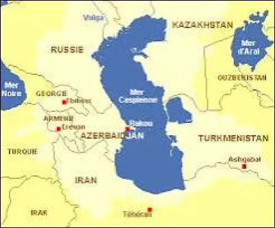 À partir de la fin de l'URSS, le statut de la mer Caspienne est devenu flou. 26 ans et 8 mois après, le 12 août de quelle année un accord entre les cinq pays concernés a-t-il clarifié la situation ?
