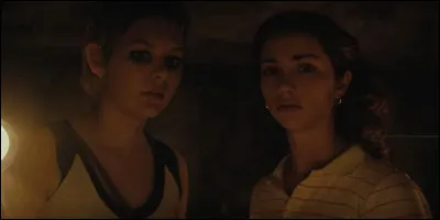 Comment s'appelle l'amie de Cindy, avec qui elle explore les souterrains ?