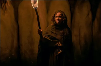 Que découvre-t-elle au sous-sol ?