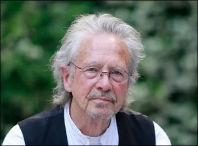 Qui est cet écrivain autrichien, auteur du roman ''La Voleuse de fruits ou aller simple à l'intérieur du pays'' ?