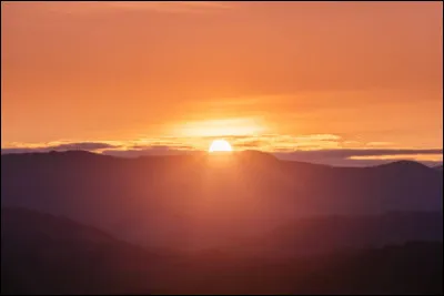 Que l'expression "mettre au jour" signifie-t-elle ?