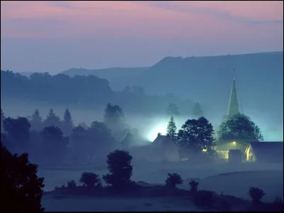 Quel écrivain est l'auteur du roman "La Nuit des temps" ?