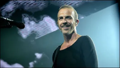 Ce chanteur a chanté "En apesanteur". Où se déroule le clip ?