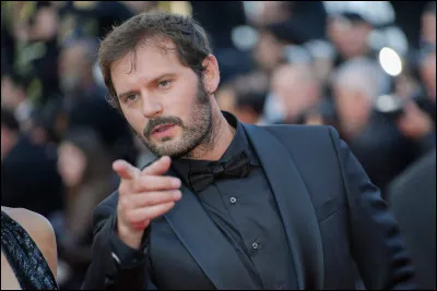 Parmi ces séries avec cet acteur, laquelle est la plus ancienne ?