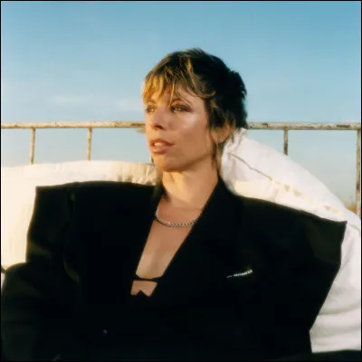 Quel est le titre du premier album de Mademoiselle K ?