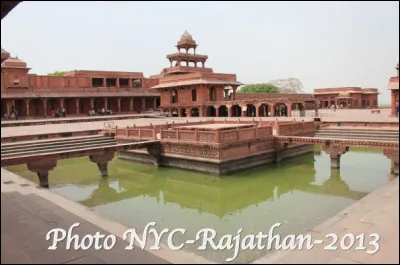 Quel est ce site d'Inde, les ruines de la capitale de l'empire mogol, un témoignage de l'architecture indienne du XVIe siècle ?