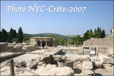 Quel est ce site de Crète une cité-État minoenne de l'âge de bronze du VIIIe millénaire avant J.-C. ?